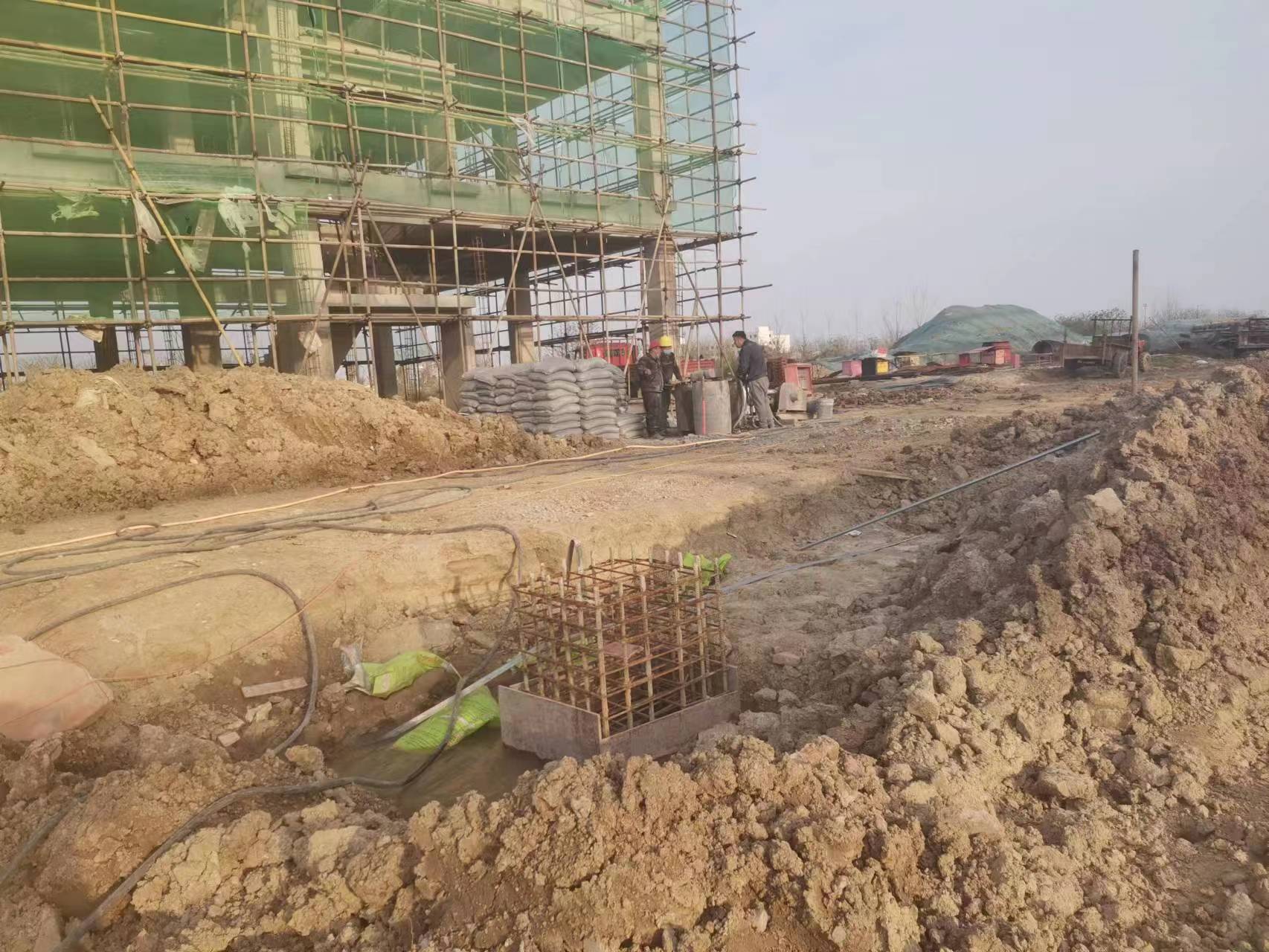 复兴当桥梁出现裂缝的时候应该及时加固修补